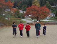 宮田選手を囲んでランニング