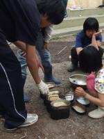 沸いたお湯に麺を入れます