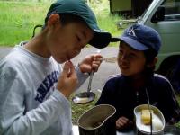 調味料を入れて、味見中！