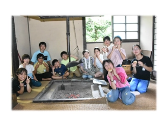 写真：地域の方と食文化体験